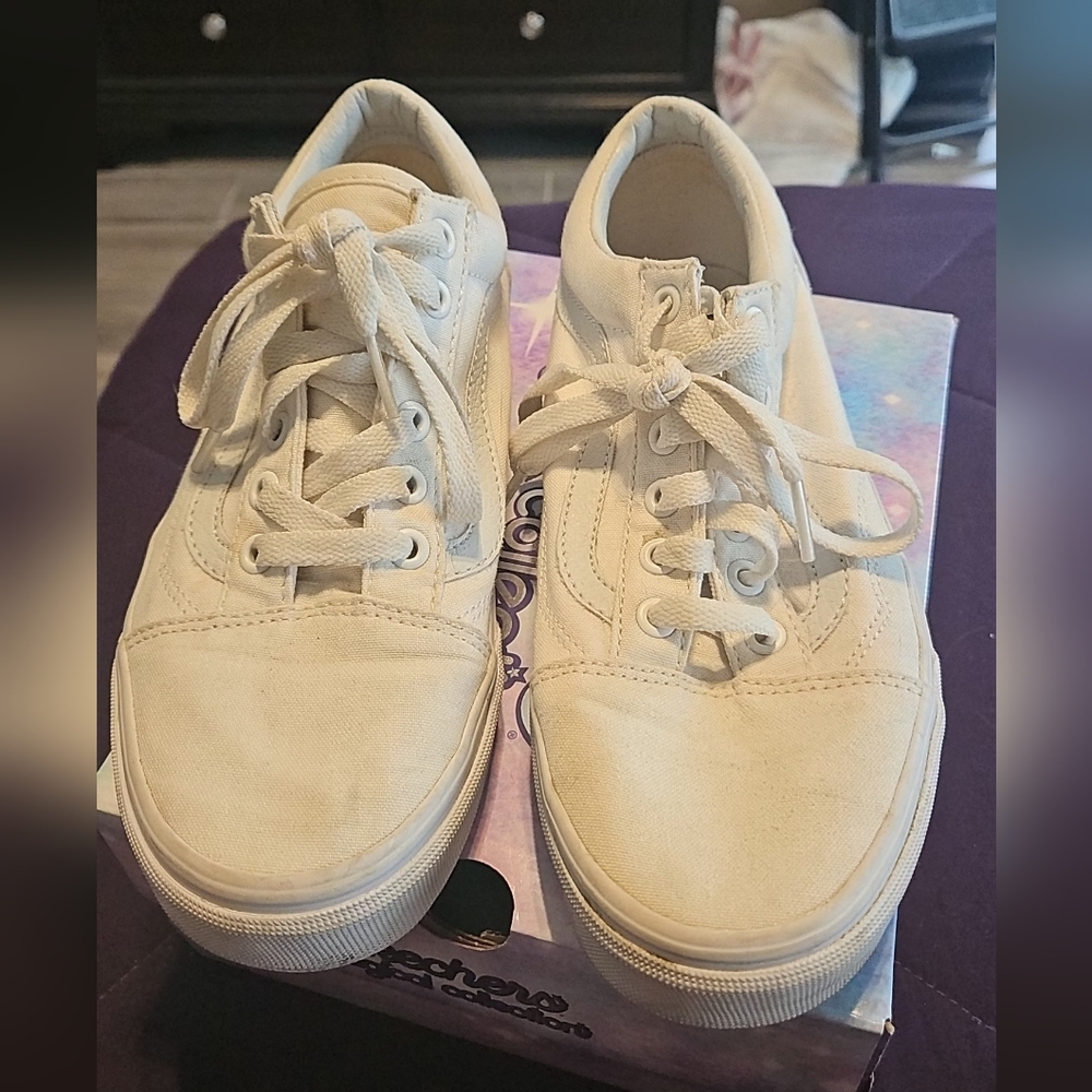 Vans - Women's Size 7.5 or Men's Size 6
